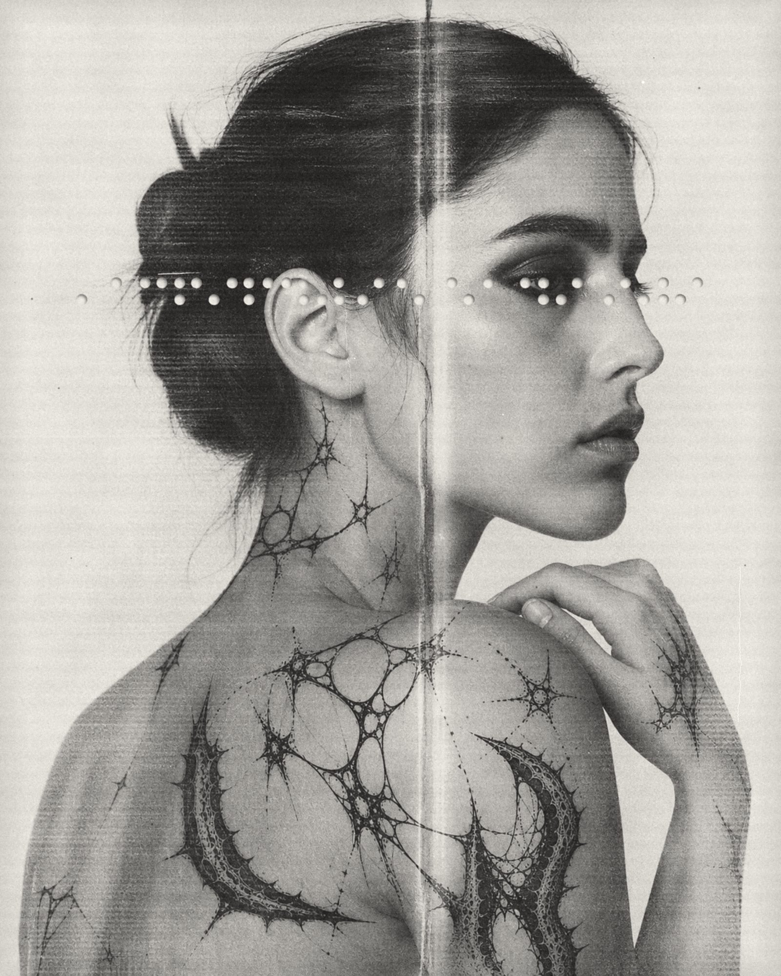 MT001 Thorn Crown worn — Shoulder